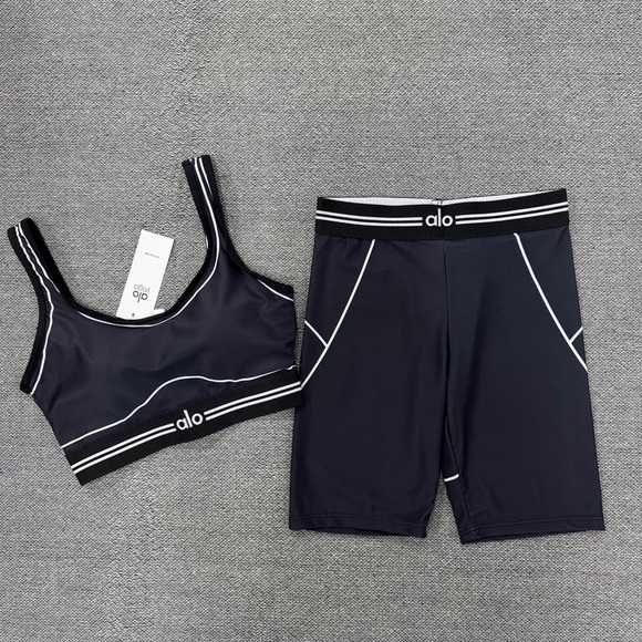 ALO Yoga Black Sports Bra - Picture 1 of 6